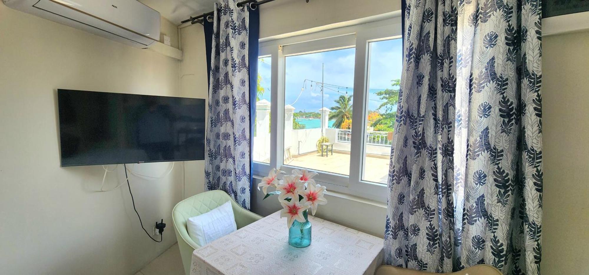 Lovely Studio Apartment With Views Of The Lagoon. Grand Baie Exterior photo